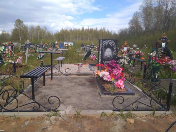 Бордюры без заливки,уголки ковка,установка столика,лавочки и памятника 1